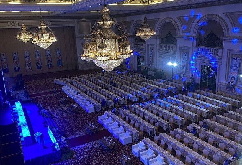 Отель Grand Empire Palace