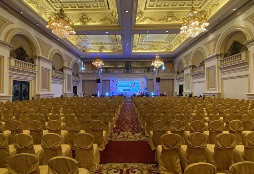 Отель Grand Empire Palace