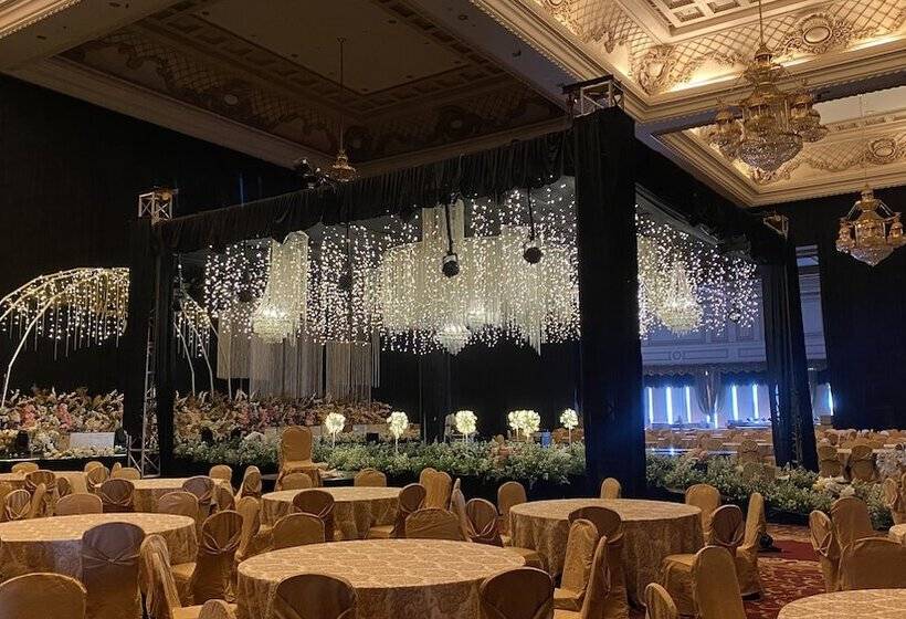 Отель Grand Empire Palace