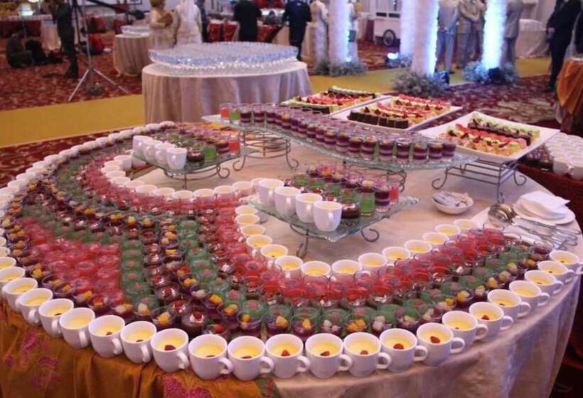 Отель Grand Empire Palace