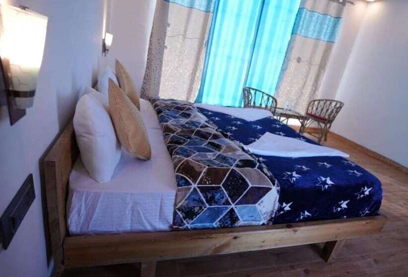 Отель Hill View Retreat