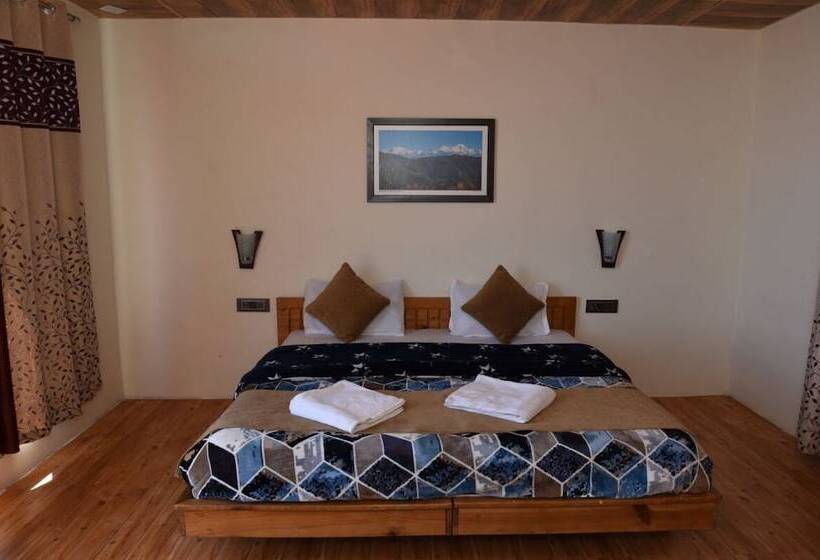 Отель Hill View Retreat