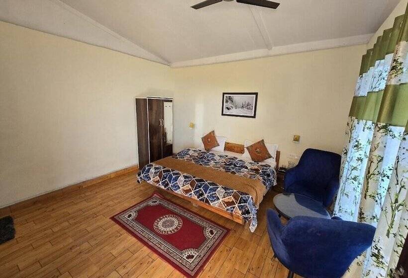 Отель Hill View Retreat