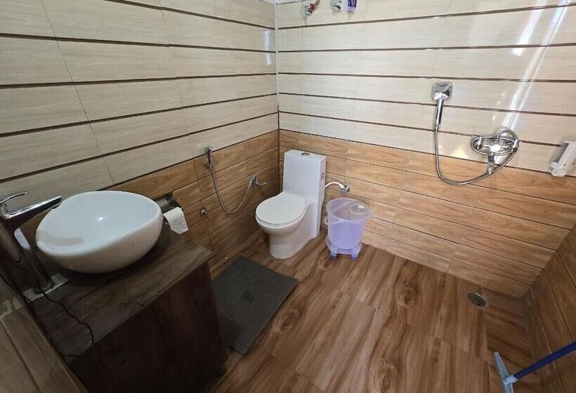 Отель Hill View Retreat