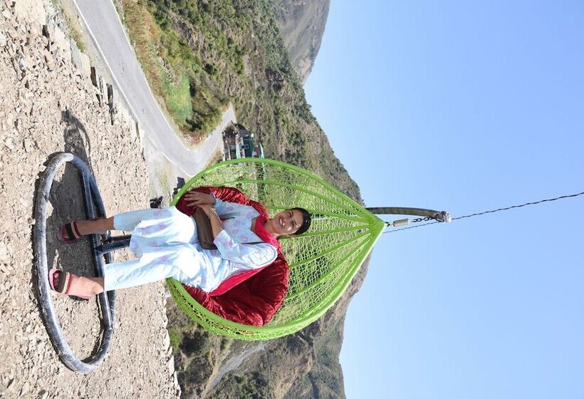 Отель Hill View Retreat