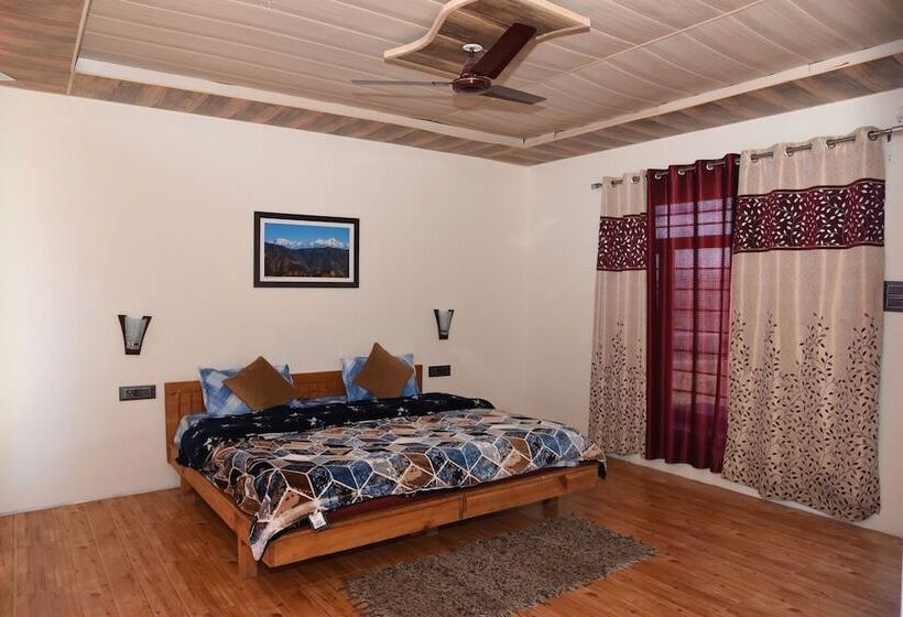 Отель Hill View Retreat