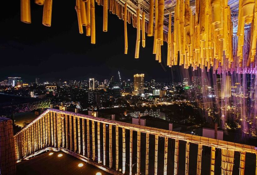 בית מלון כפרי M9 Kirirom