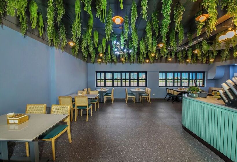 בית מלון כפרי M9 Kirirom