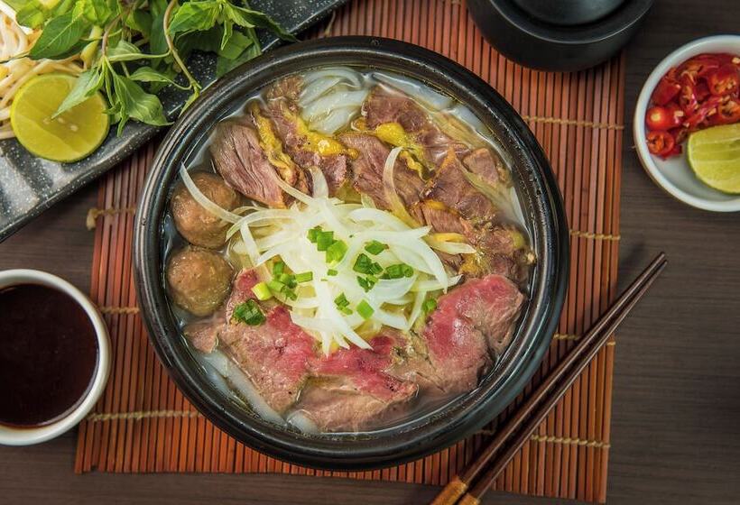 בית מלון כפרי M9 Kirirom