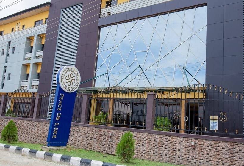 هتل Peace De Luxe Limited