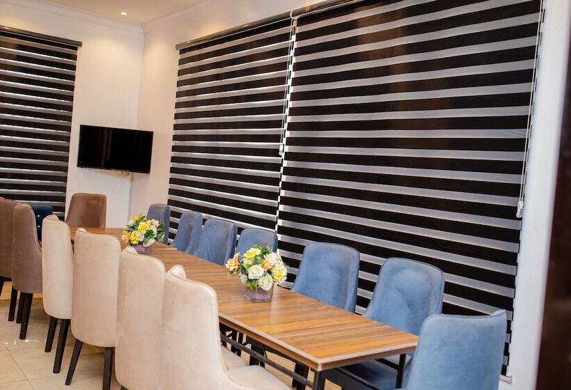 هتل Peace De Luxe Limited