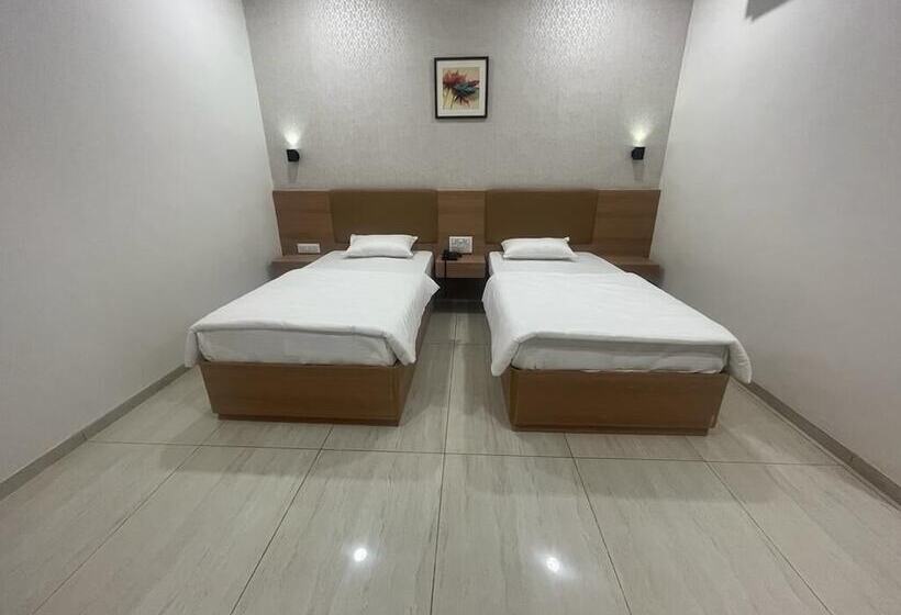 فندق Sparsh Inn Morbi