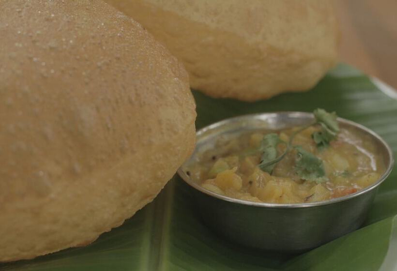 فندق The Family House