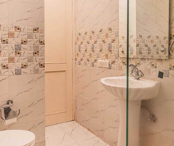 فندق The Family House