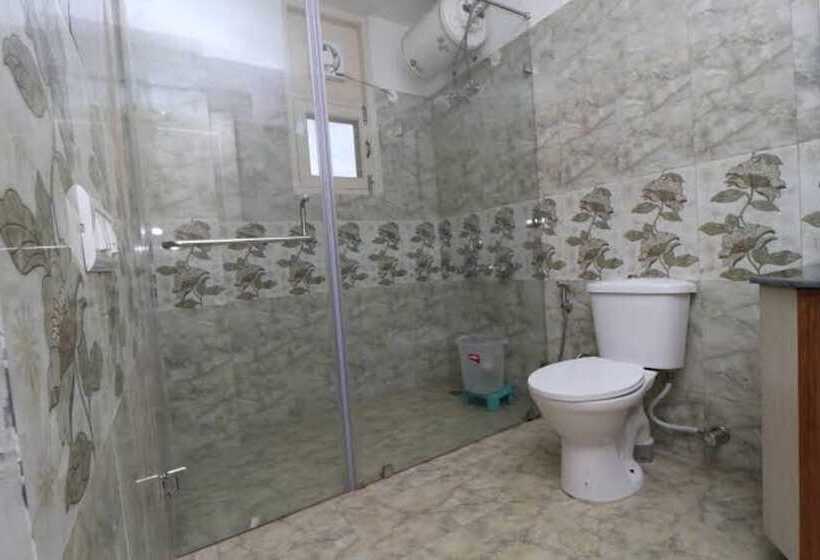 فندق The Family House