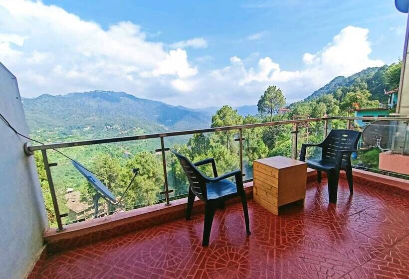 فندق The Family House