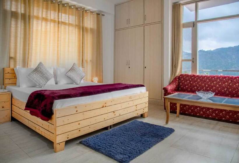 فندق The Family House