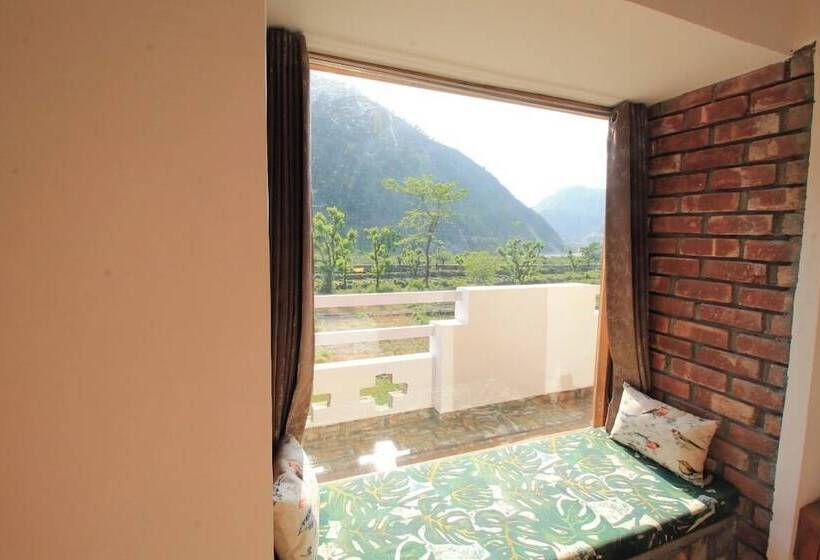 בית מלון כפרי The Needam Resort Maldevta