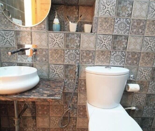 בית מלון כפרי The Needam Resort Maldevta