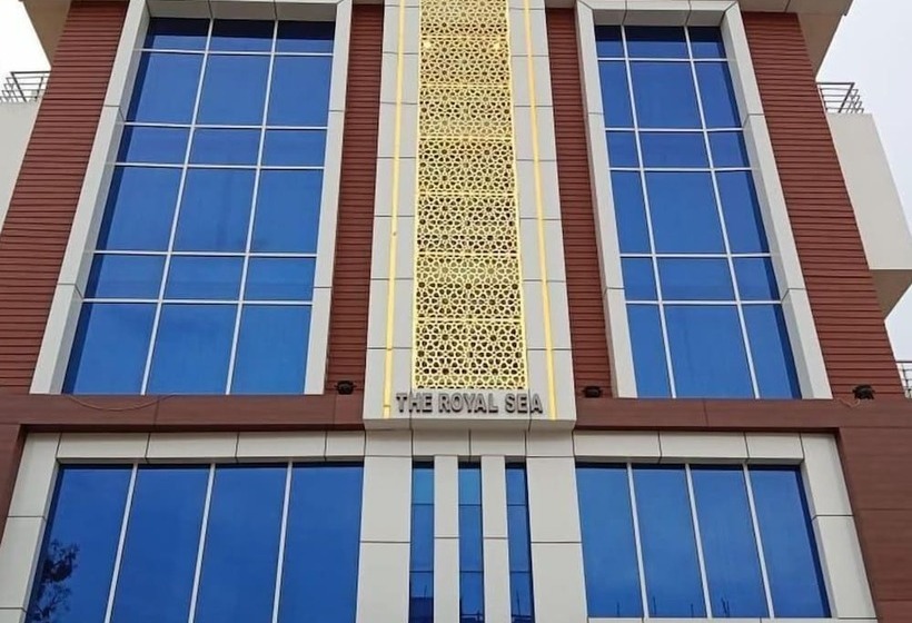 酒店 The Royal Sea
