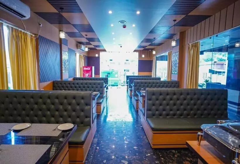 Hotelli The Royal Sea
