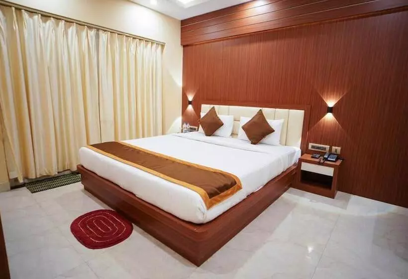 Hotelli The Royal Sea