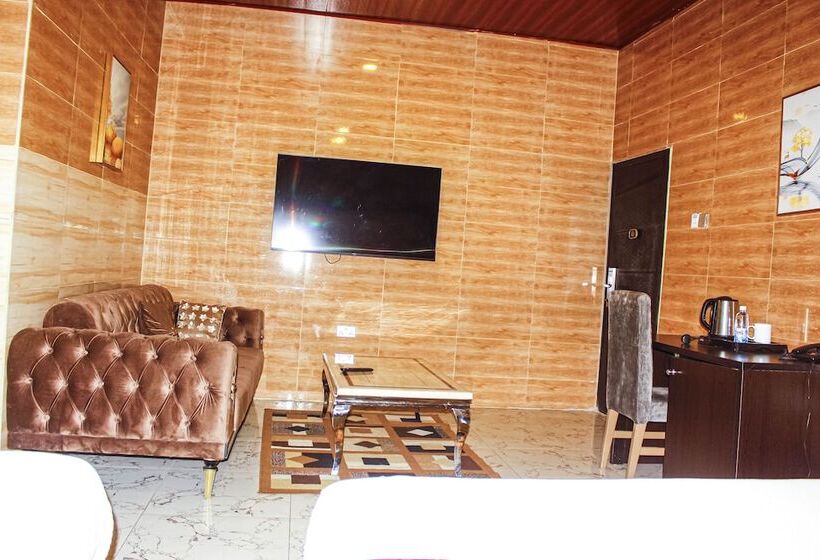 هتل Uranus House Uyo