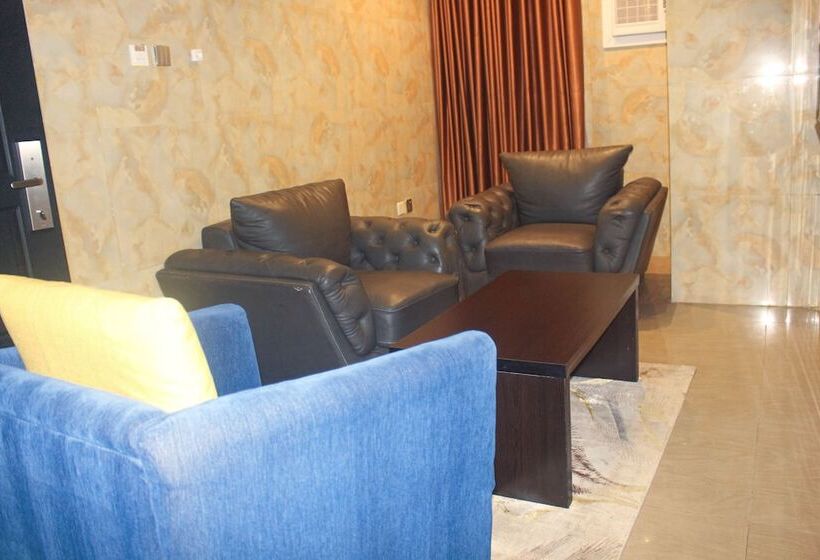 هتل Uranus House Uyo