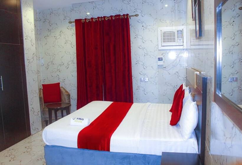 هتل Uranus House Uyo