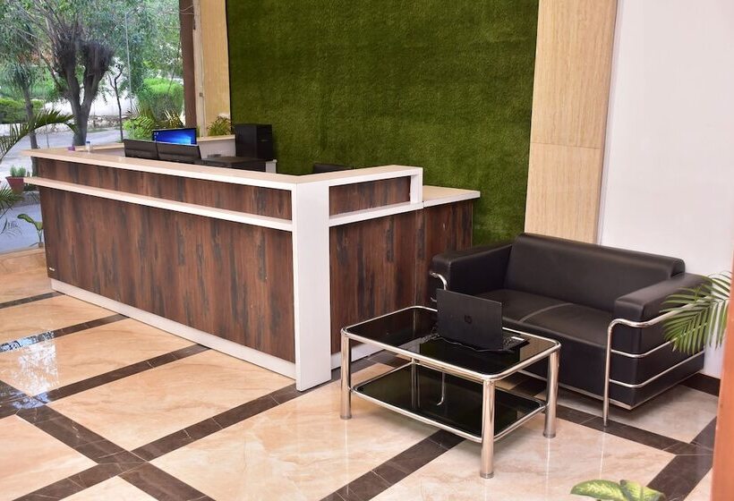 Hotel Clarks Inn Express Baddi