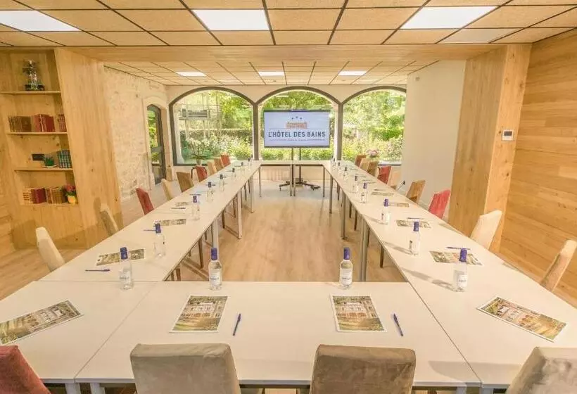 Hotelli L Hôtel Des Bains   Salles La Source