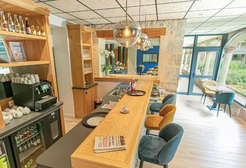 Hotelli L Hôtel Des Bains   Salles La Source