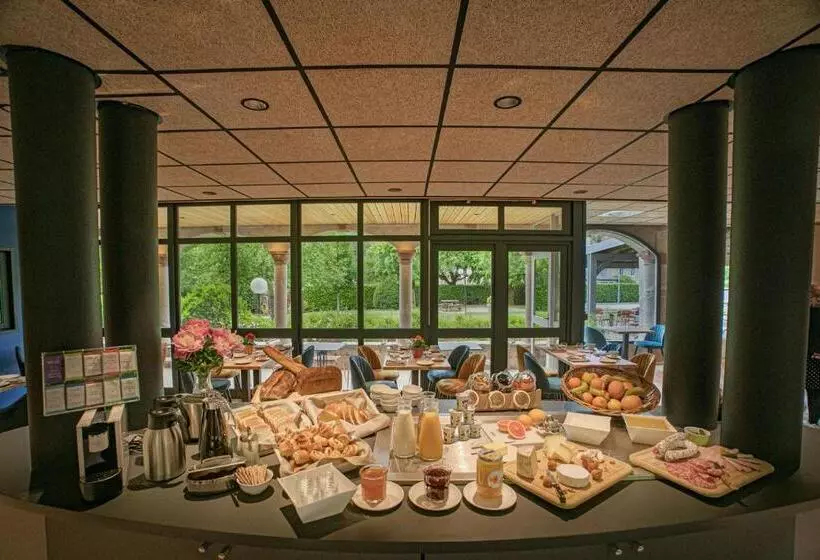 Hotelli L Hôtel Des Bains   Salles La Source