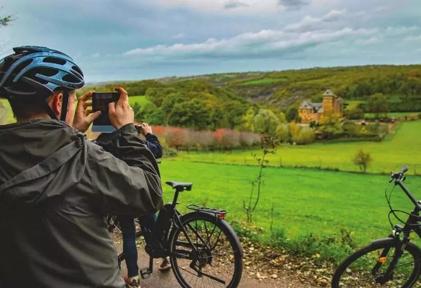 Hotelli L Hôtel Des Bains   Salles La Source