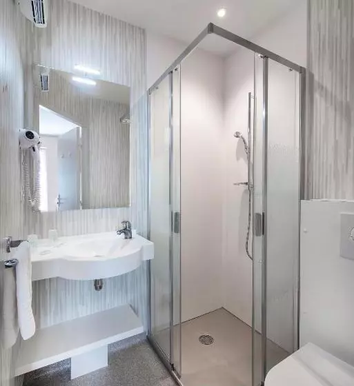 Hotelli L Hôtel Des Bains   Salles La Source