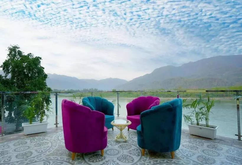 ホテル The Neeraj Naturecure On Ganga