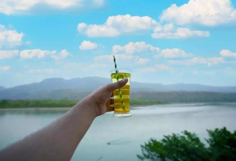 ホテル The Neeraj Naturecure On Ganga