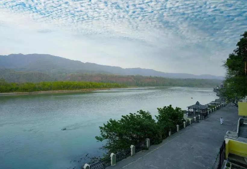 ホテル The Neeraj Naturecure On Ganga