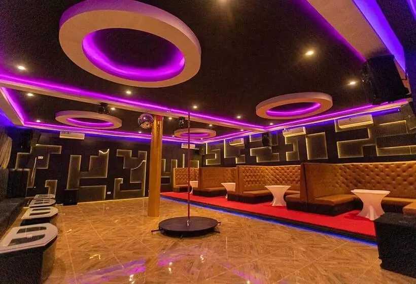 Hotelli The Platinum Bay