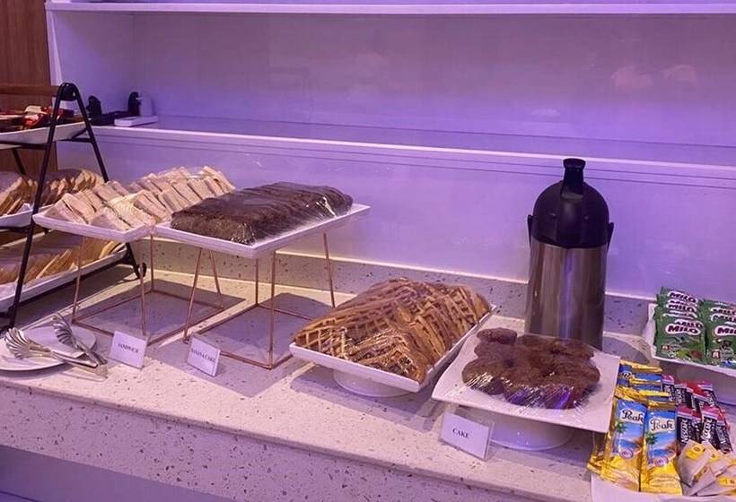 Отель The Platinum Bay