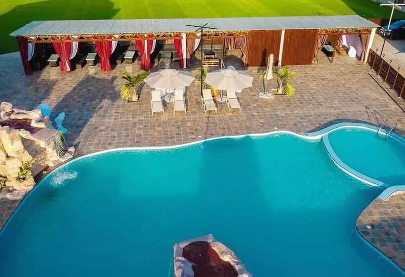 Hotelli The Platinum Bay