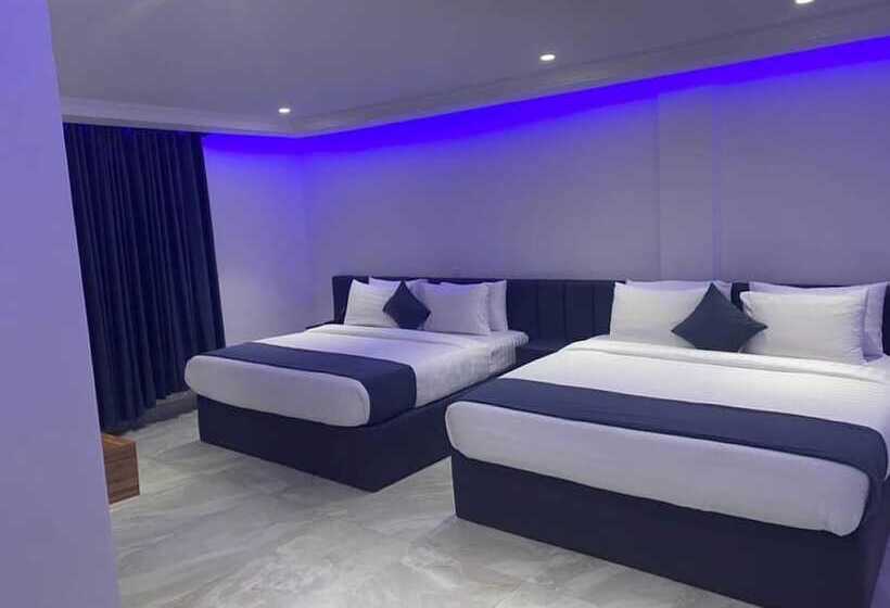 Отель The Platinum Bay