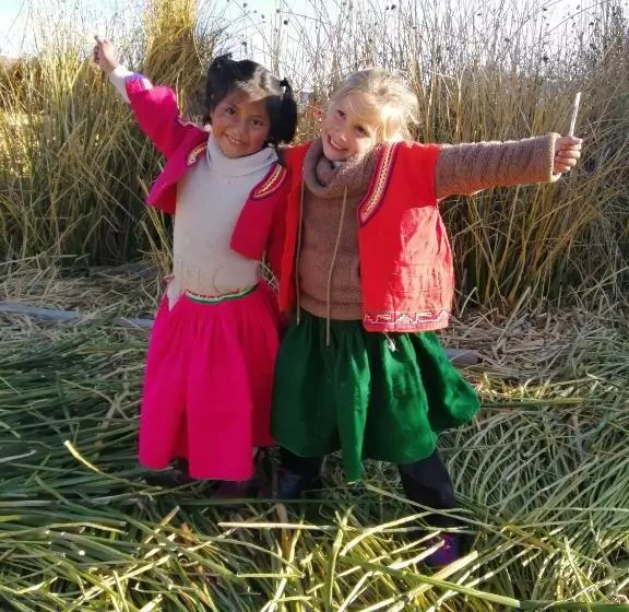 ホテル Urosfood & Titiqaqa Lodge