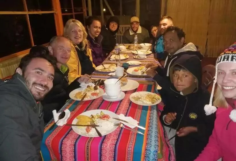 ホテル Urosfood & Titiqaqa Lodge