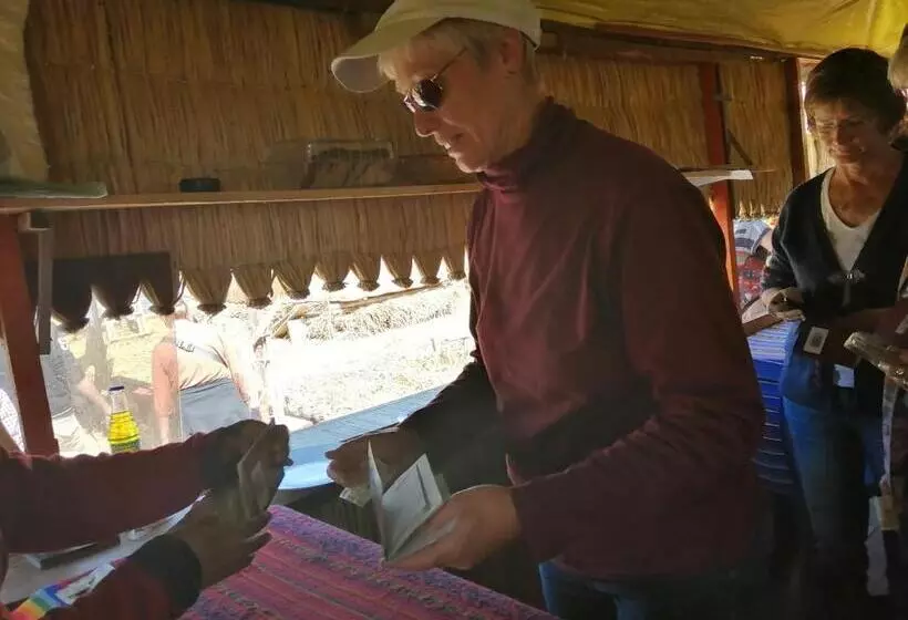 ホテル Urosfood & Titiqaqa Lodge