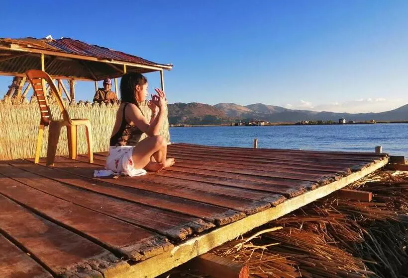 ホテル Urosfood & Titiqaqa Lodge