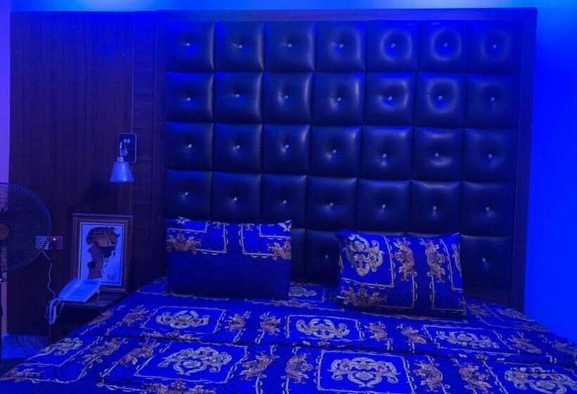 1759 Empire Lounge And Hotels