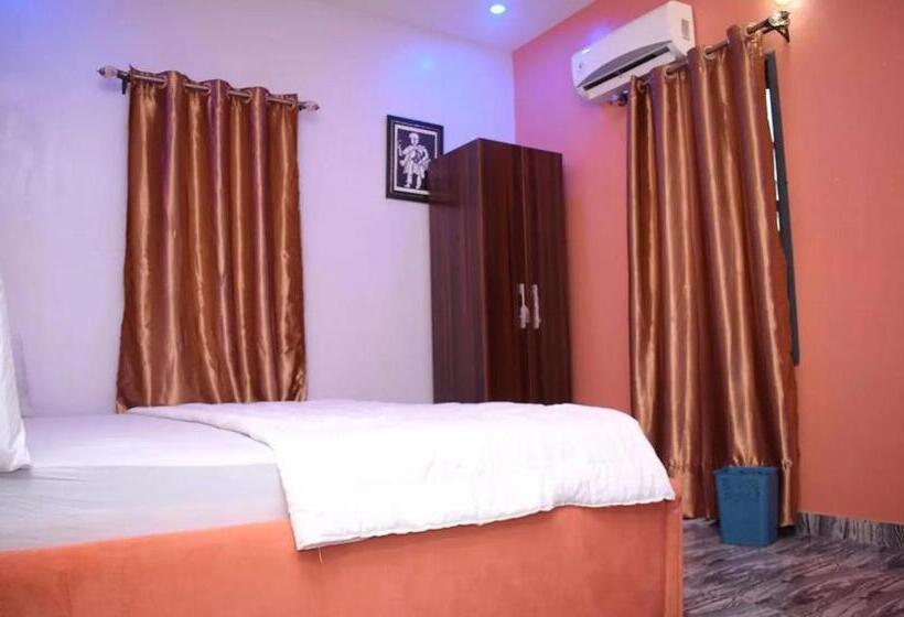 1759 Empire Lounge And Hotels