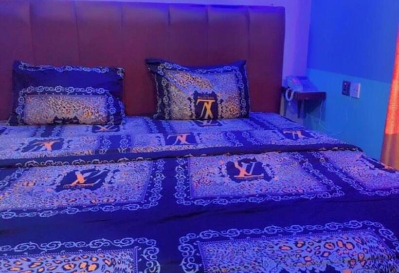 1759 Empire Lounge And Hotels