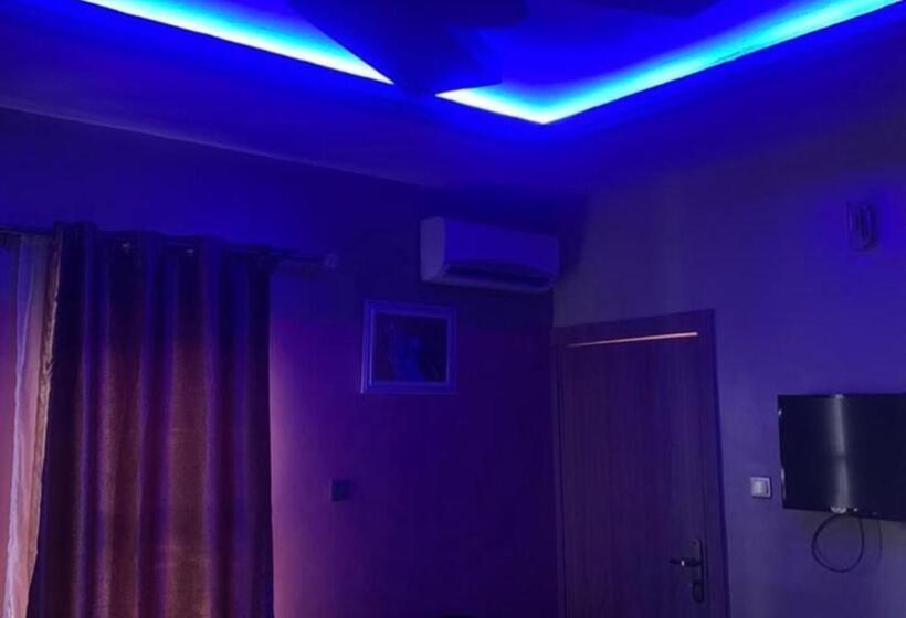 1759 Empire Lounge And Hotels